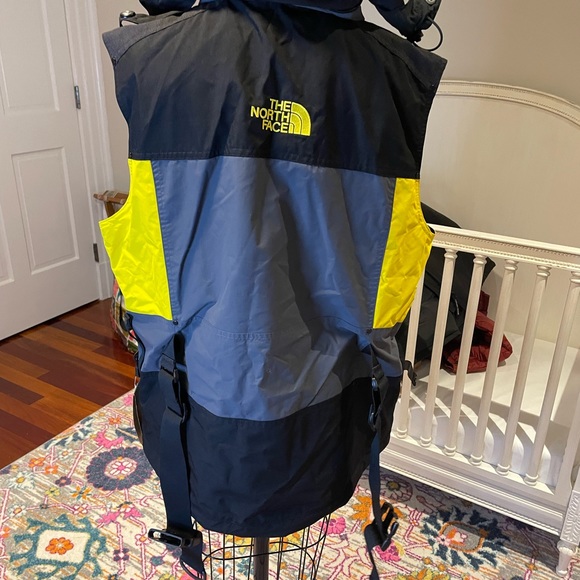 North Face Apogee Vest - Picture 2 of 4